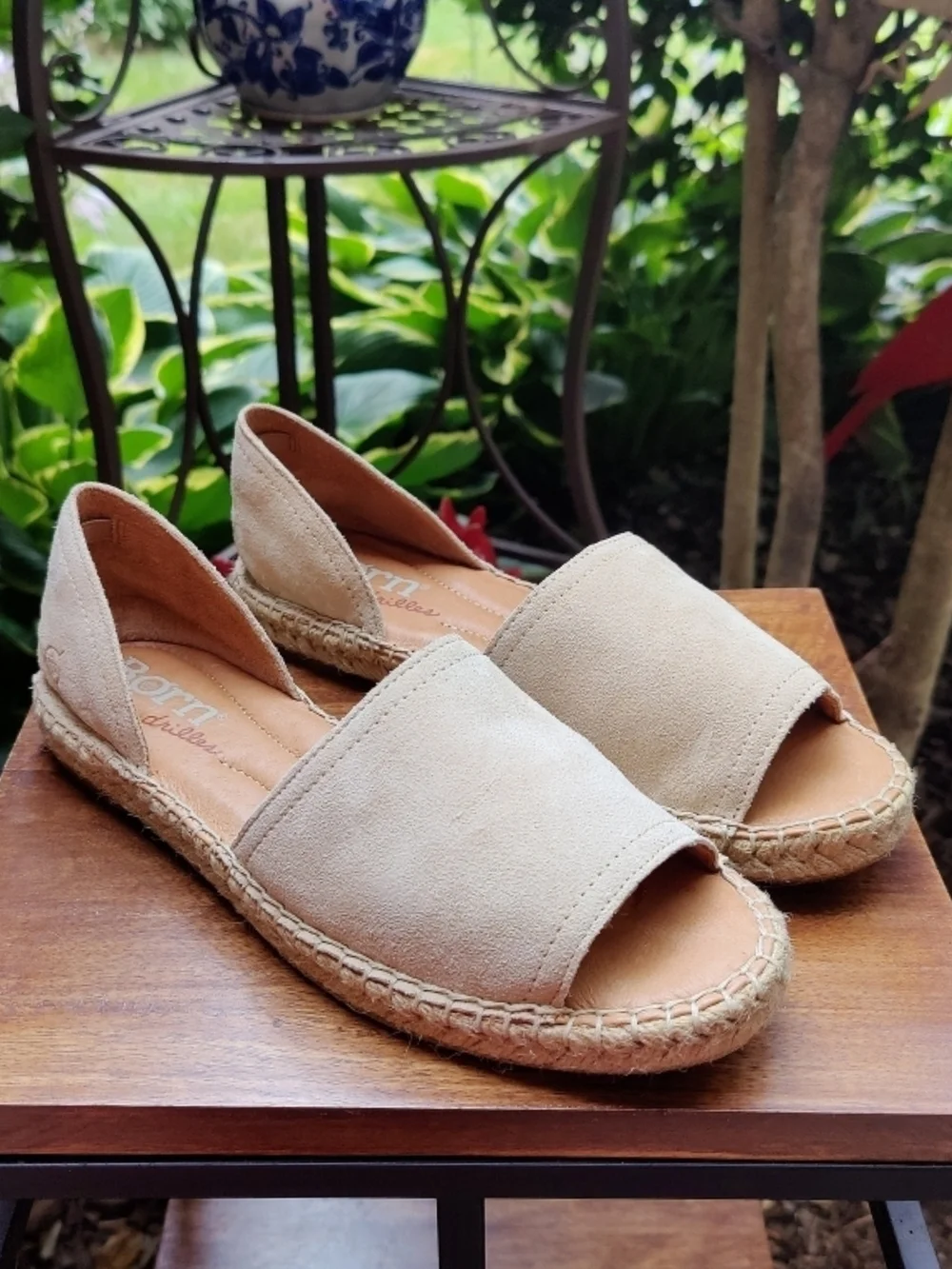 Born Drilles Espadrilles Flat Sandals Size 7.5 Suede Natural Beige Peep Toe Seak